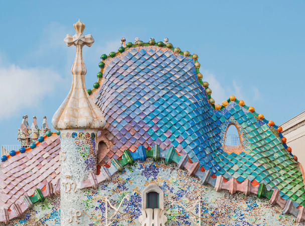 The dragon-like facade of Casa Batlló